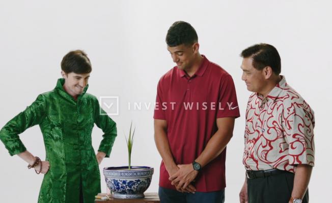 Pearson directed a series of 15-second web shorts featuring Mariota and the money squandering Ian.